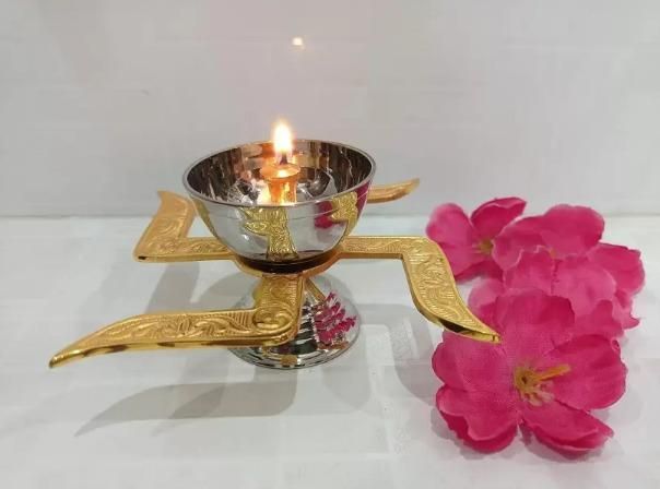 Divine Swastik Brass Diya – Traditional Puja Diya with Elegant Swastik Design for Diwali, Pooja, Festivals & Home Decoration